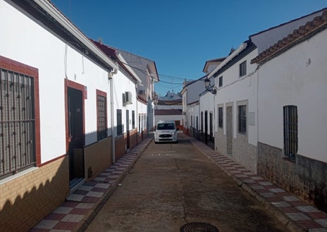 Imagen secundaria 1 - Sale a la venta por 39.000 euros una casa de tres habitaciones en uno de los pueblos más bonitos de Huelva