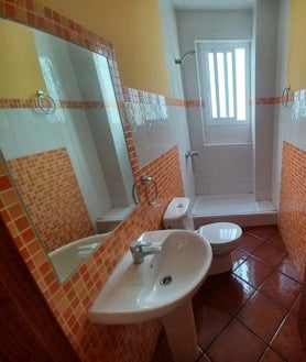 Imagen secundaria 2 - A la venta un piso por 43.900 euros en este conocido pueblo de Huelva que está a 10 minutos de la playa