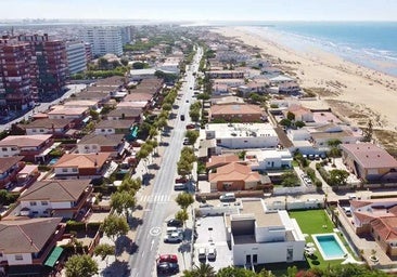 Sale a la venta un piso de tres habitaciones en Punta Umbría por 80.000 euros: se encuentra a 10 minutos de la playa