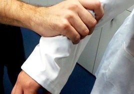El Colegio de Médicos de Huelva lamenta que el número de agresiones a facultativos en 2025 supera ya las de 2024