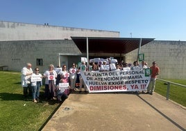 Concentración en San Juan tras la última agresión a un médico: «No podemos venir con miedo a trabajar»