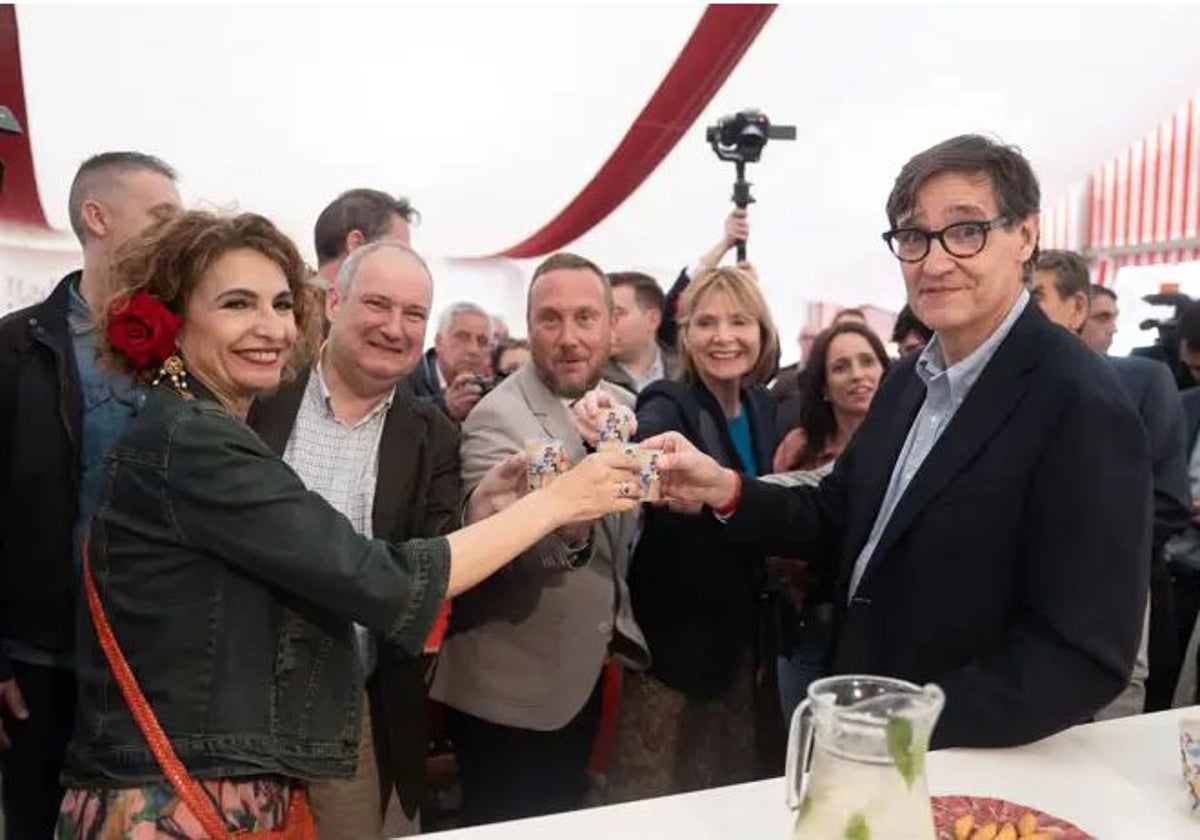 María Jesús Montero y Salvador Illa, en la Feria de Abril de Sevilla