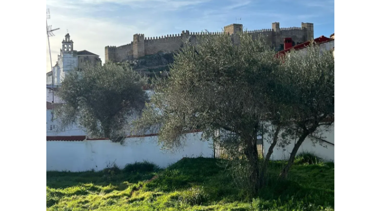 Vistas al castillo de Santa Olalla desde uno de los balcones del chalet