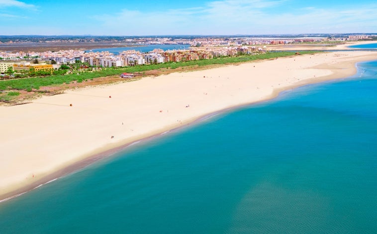 Imagen principal - De arriba abajo y derecha a izquierda, las playas de Punta del Moral, La Bota y Torre del Loro.