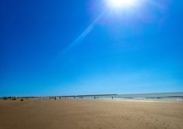 Ni Mazagón ni Punta Umbría, esta es la playa de Huelva que tienes que visitar en septiembre: un paraíso de tranquilidad