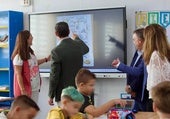 Andalucía apuesta por el uso de pantallas en las aulas frente a la ola restrictiva europea