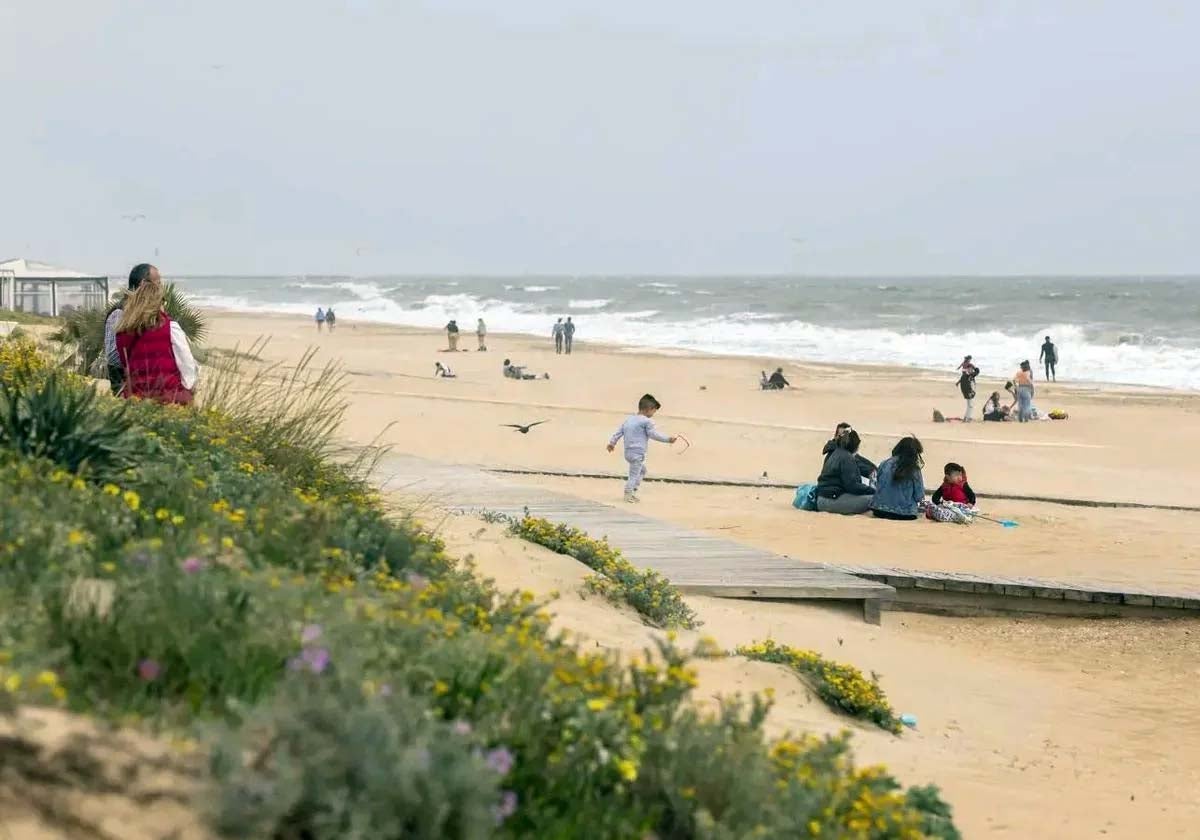 La manga larga ya se ha instalado en las playas