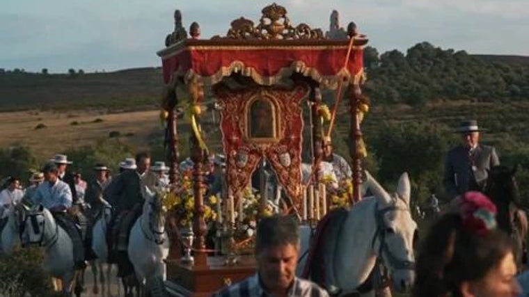 Los habitantes de Cabezas Rubias celebrando la Romería de San Sebastián
