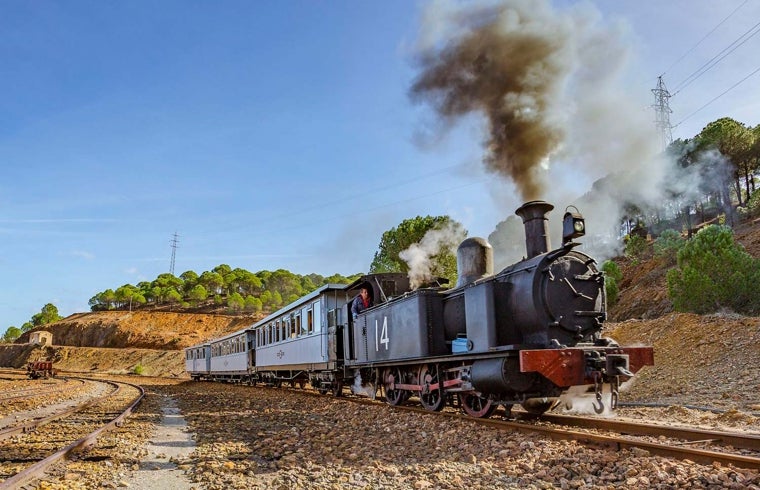 El tren minero sigue recorriendo la comarca siglo y medio después