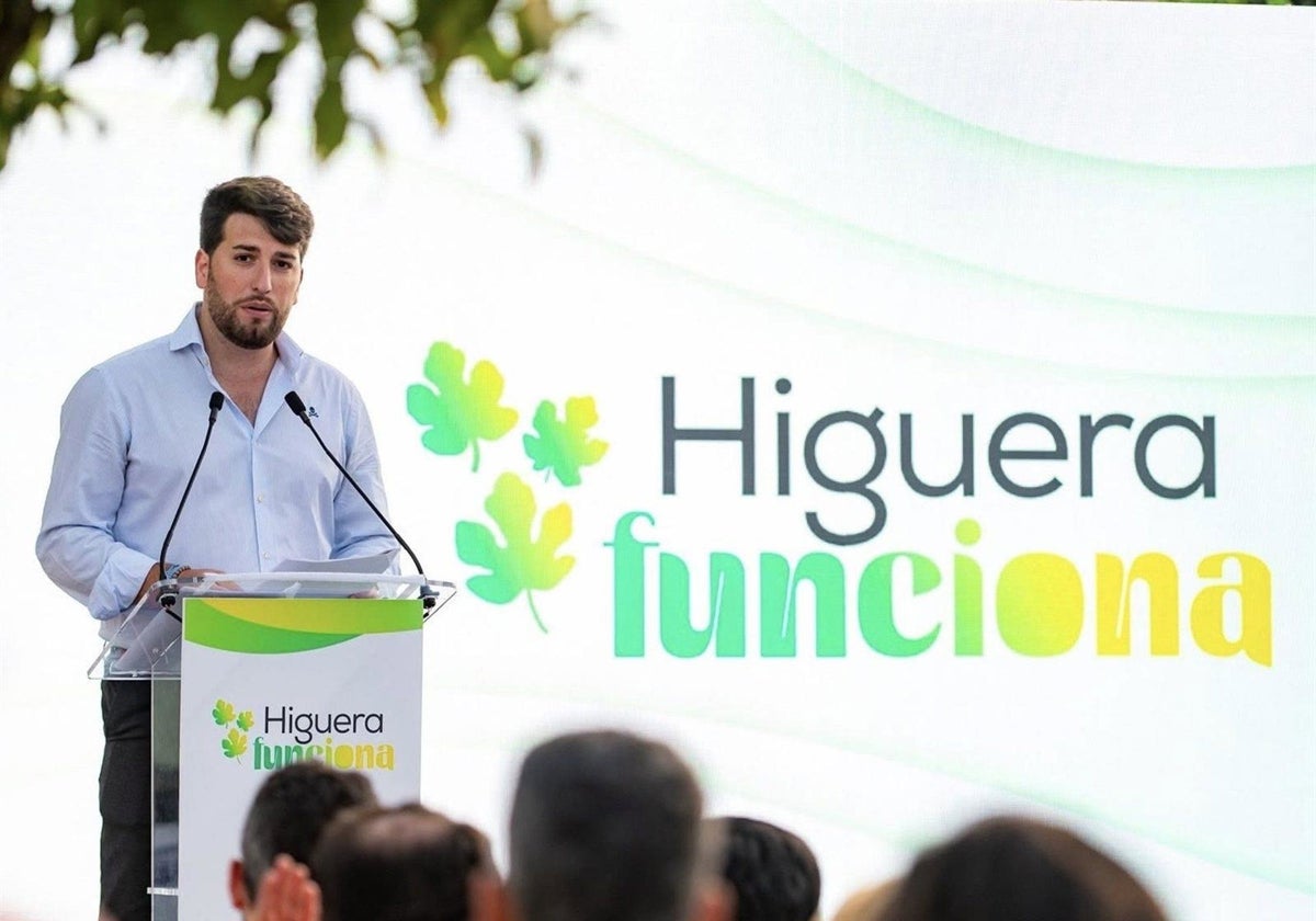 El alcalde de Higuera de la Sierra, Mario Domínguez