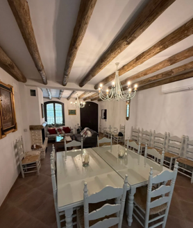Imagen secundaria 2 - Una de las casas más espectaculares de El Rocío sale a la venta: tiene un sinfín de habitaciones y ese es su increíble precio