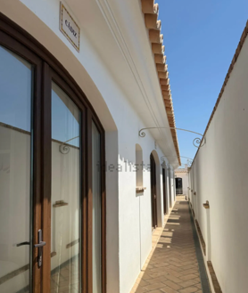 Imagen secundaria 2 - Una de las casas más espectaculares de El Rocío sale a la venta: tiene un sinfín de habitaciones y ese es su increíble precio