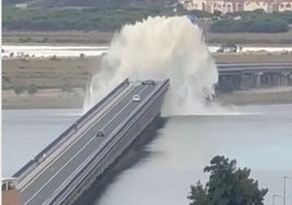 La aparatosa rotura de uno de los cinco tubos que conducen el agua se produjo el pasado lunes