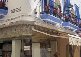 El rincón de Huelva que te hará sentir como en Mykonos: casas blancas y balcones azules que te transportarán hasta la isla griega
