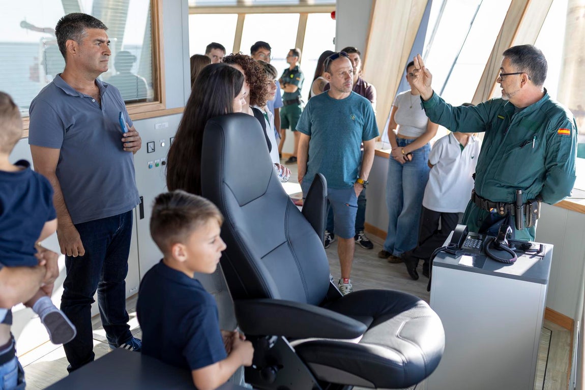 La visita al 'Duque de Ahumada' de la Guardia Civil, en imágenes