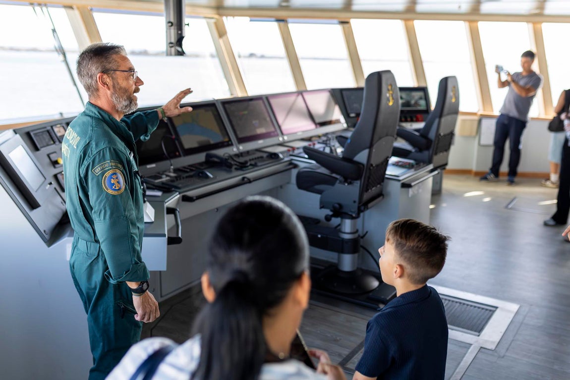 La visita al 'Duque de Ahumada' de la Guardia Civil, en imágenes