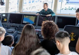 La visita al 'Duque de Ahumada' de la Guardia Civil, en imágenes