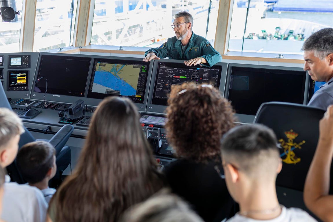 La visita al 'Duque de Ahumada' de la Guardia Civil, en imágenes