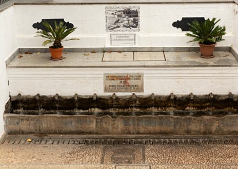 Imagen secundaria 1 - Fuente de los 12 Caños