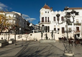 Este encantador pueblo de Huelva se puede visitar desde un tren que recorre sus calles y viaja a través de su historia