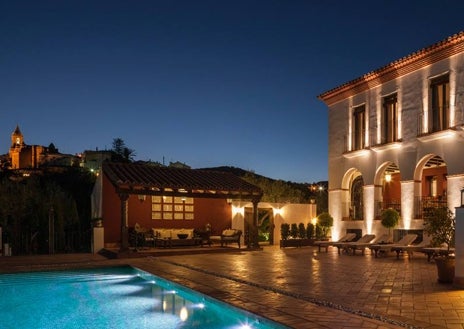 Imagen secundaria 1 - La casa más exclusiva de Huelva sale a la venta: tiene 7.000 metros cuadrados y una increíble parcela con vistas panorámicas