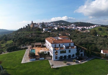 La casa más exclusiva de Huelva sale a la venta: tiene 7.000 metros cuadrados y una increíble parcela con vistas panorámicas
