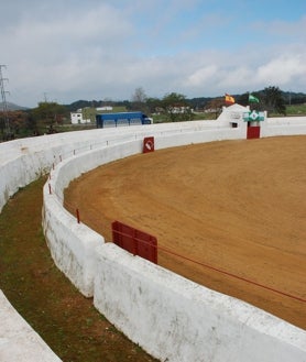 Imagen secundaria 2 - Pantano de Campofrío, monumento minero y coso taurino