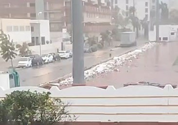 Una manga marina derrumba el techo de un colegio en Ayamonte y el muro del campo de fútbol de Isla Cristina