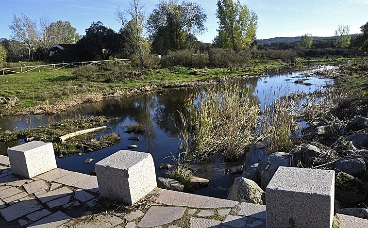 Imagen principal - Rivera del Cala; Santa Olalla vista desde el cerro del Castillo