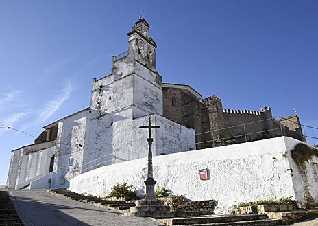 Imagen secundaria 1 - La iglesia de Nuestra Señora de la Asunción, junto al castillo