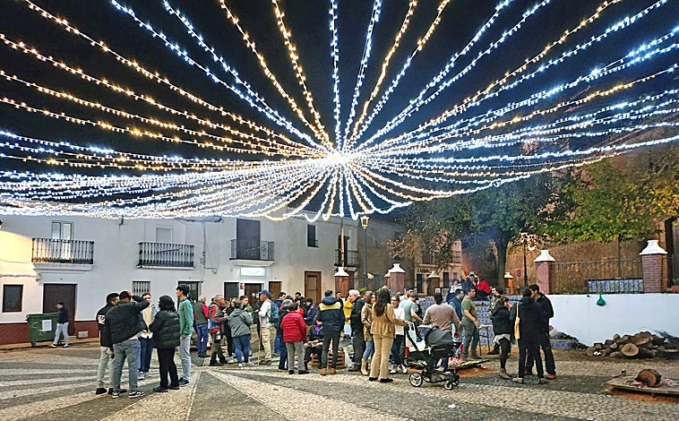 Imagen principal - Migas de 'Tosantos' en Santa Ana la Real, Viña El Decepo en Corteconcepción y castañas