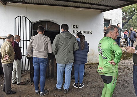 Imagen secundaria 1 - Migas de 'Tosantos' en Santa Ana la Real, Viña El Decepo en Corteconcepción y castañas