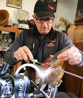 Imagen secundaria 2 - Aracena, dehesa Ruta del Jabugo y cortador de jamón