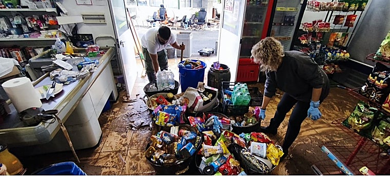 Un camping de Mazagón, arrasado por el último temporal, se enfrenta a un nuevo aviso naranja por fuertes lluvias: «Esperamos que no pase lo mismo»