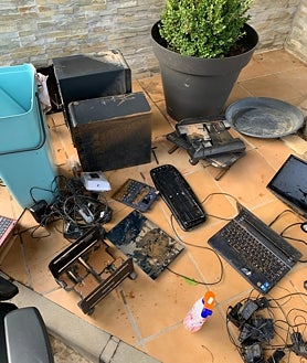 Imagen secundaria 2 - Un camping de Mazagón, arrasado por el último temporal, se enfrenta a un nuevo aviso naranja por fuertes lluvias: «Esperamos que no pase lo mismo»