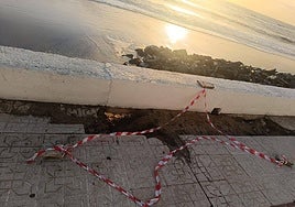 Daños en el paseo marítimo de Matalascañas tras el último temporal