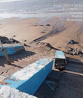 Imagen secundaria 2 - Desperfectos en el paseo marítimo de Matalascañas