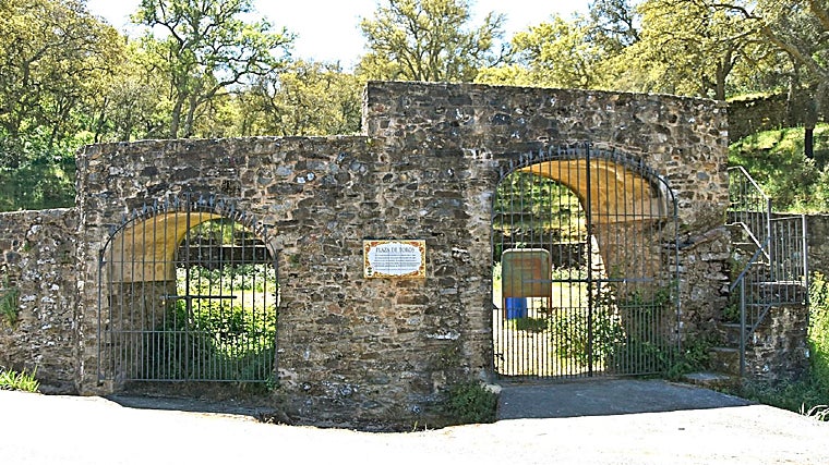 El singular coso taurino construido sobre una ladera