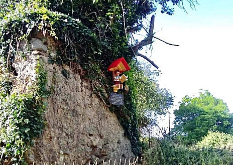 Imagen secundaria 1 - En esta ruta de senderismo de Huelva te puedes encontrar a Pinocho: se encuentra en pleno corazón de la Sierra de Aracena
