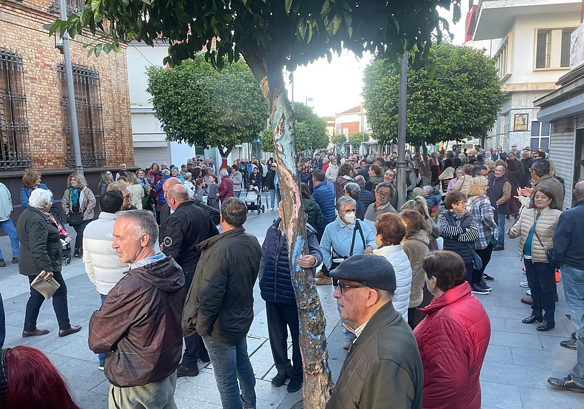 Los nervenses acudieron a la llamada del Ayuntamiento para protestar ante el retraso de la Junta