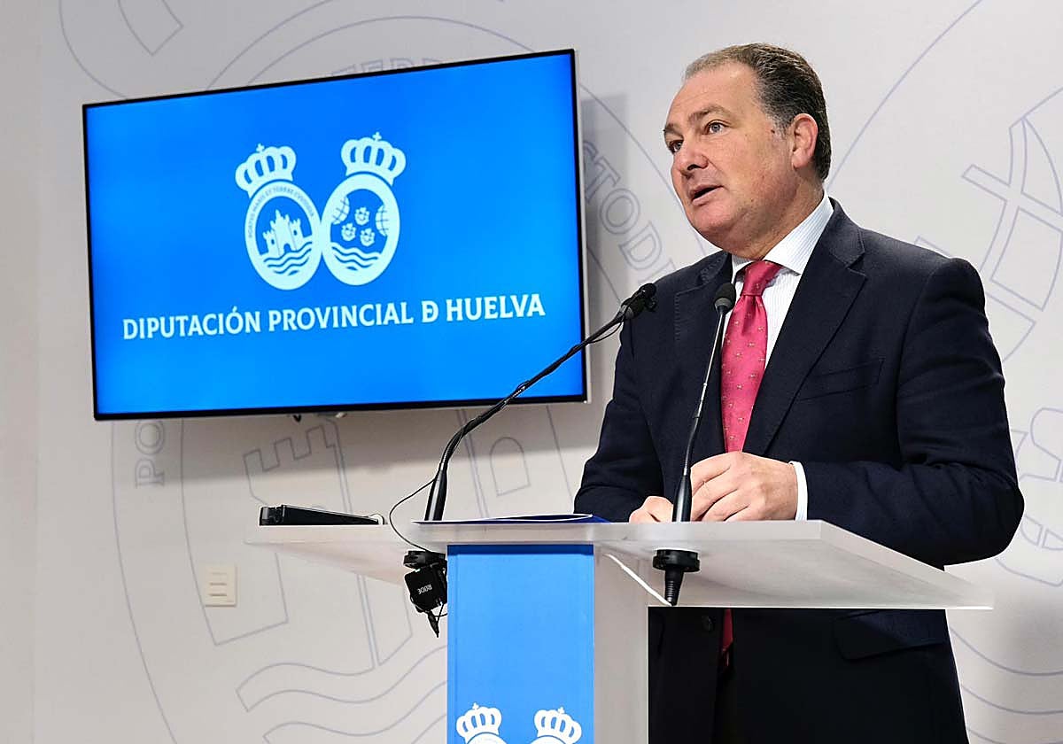 El presidente de la Diputación, durante el anuncio de los galardonados