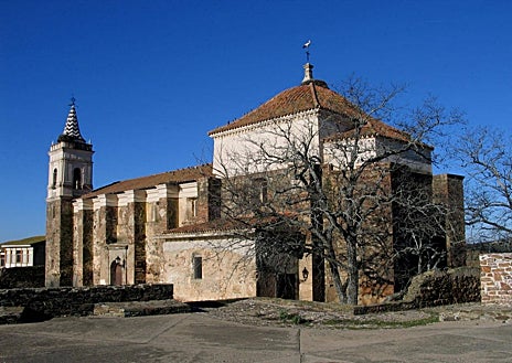 Imagen secundaria 1 - Su nombre significa &#039;país del mago&#039; y ofrece naturaleza, calma e historia: así es el curioso pueblo de Huelva que muchos desconocen