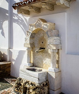 Imagen secundaria 2 - Su nombre significa &#039;país del mago&#039; y ofrece naturaleza, calma e historia: así es el curioso pueblo de Huelva que muchos desconocen