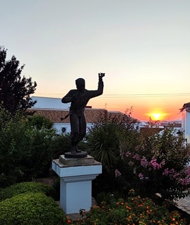 Imagen secundaria 2 - El pueblo de Huelva que enamora por su encanto rural: es conocido por su patrimonio, su belleza y su pasión por los caballos