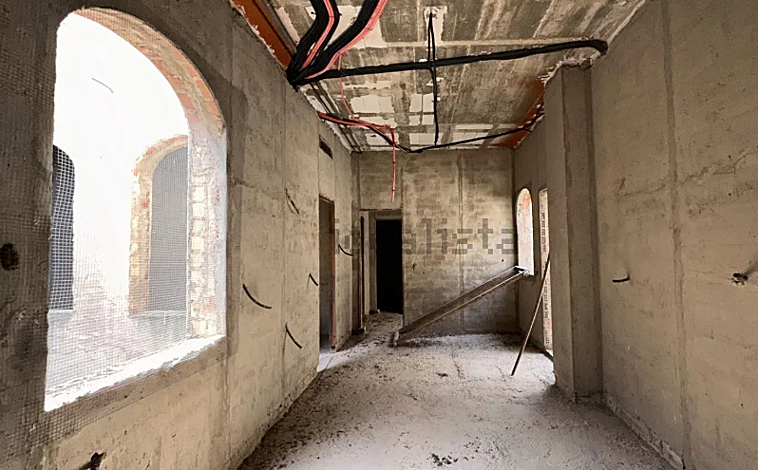 Imagen principal - La casa más cara de la provincia de Huelva sale a la venta por tres millones y medio de euros: se encuentra en fase de construcción