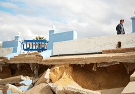 El deteriorado estado en el que se encuentra actualmente el paseo marítimo de Matalascañas