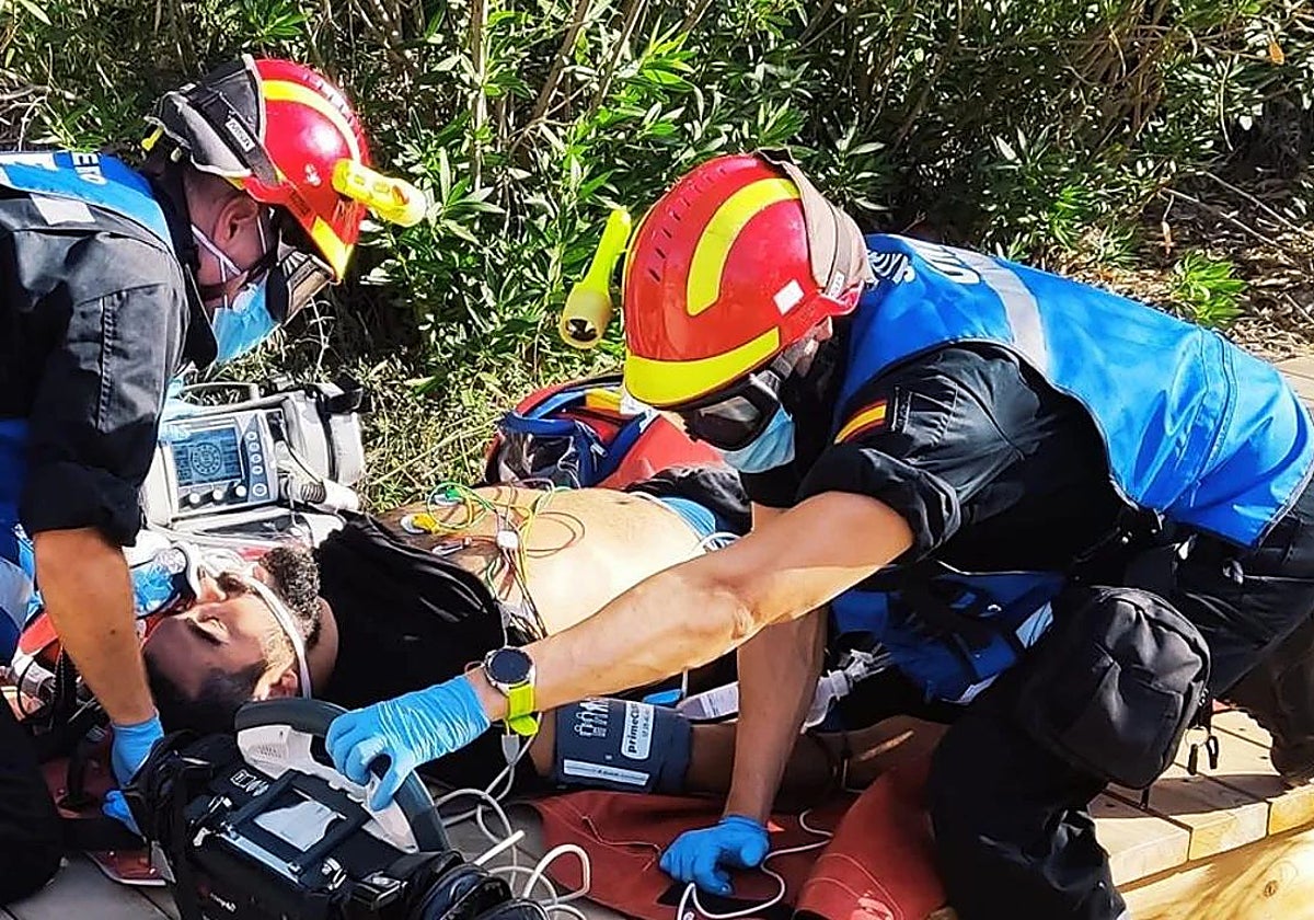 Miembros de la UME durante un simulacro