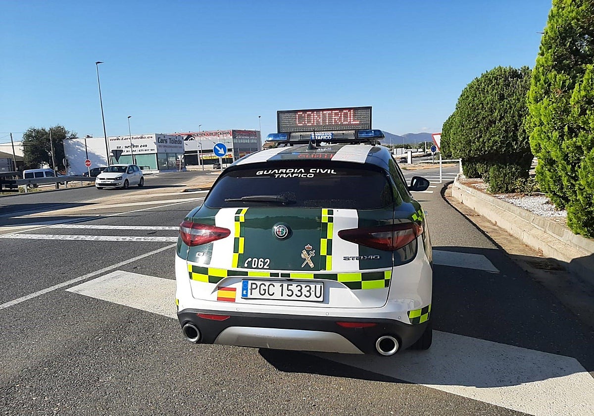Imagen de recurso de una campaña de tráfico de la Guardia Civil