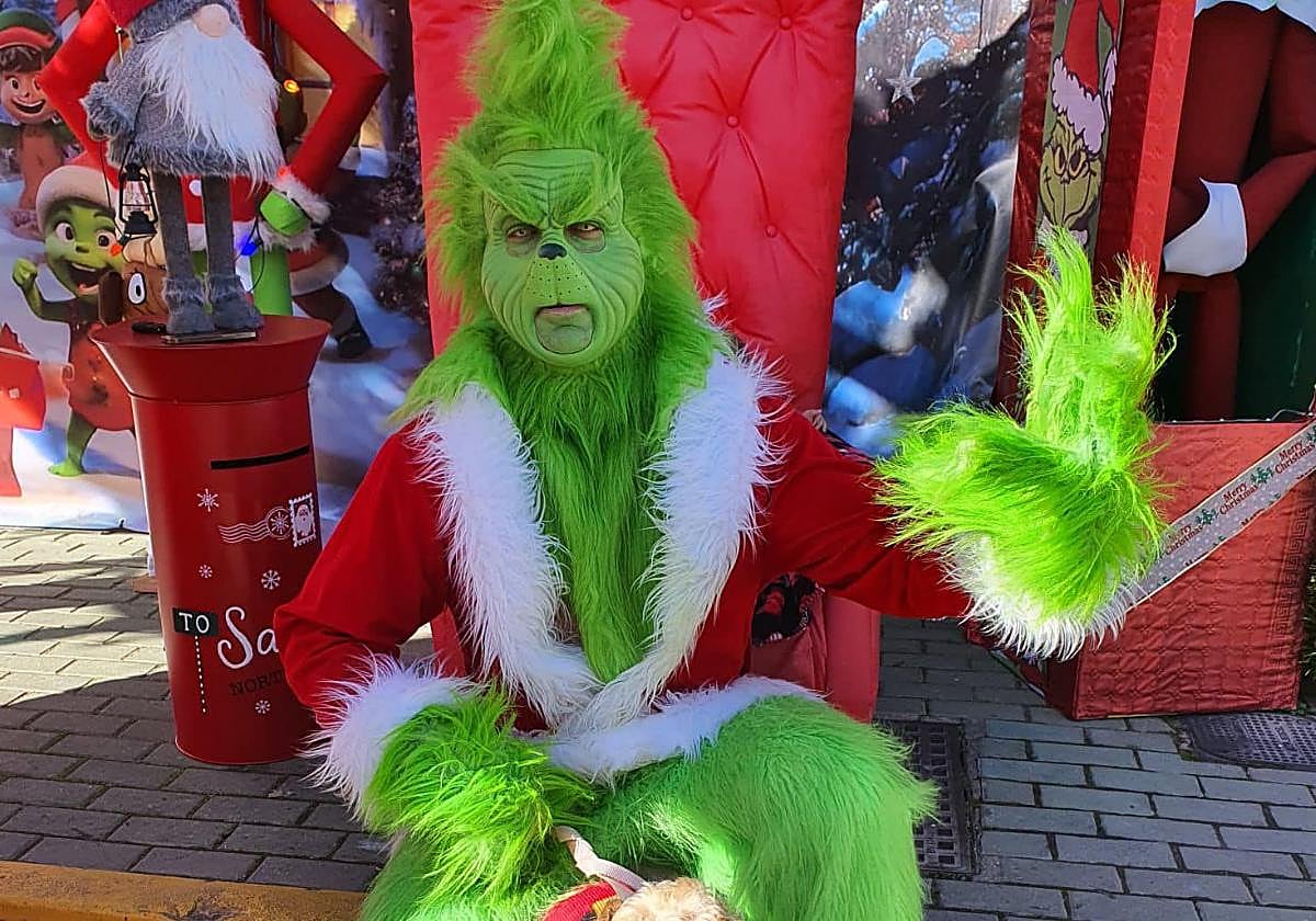Daniel Nogales encarna en Corrales al simpático personaje navideño del Grinch