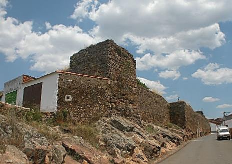 Imagen secundaria 1 - Plaza de España, muralla artillera e iglesia de San Bartolomé de Cumbres de San Bartolomé